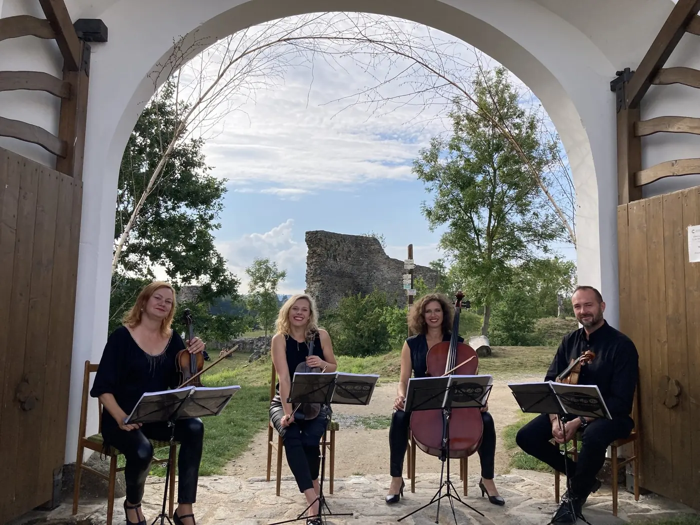 Live wedding music in Prague - violin duo and quartet — photo 7