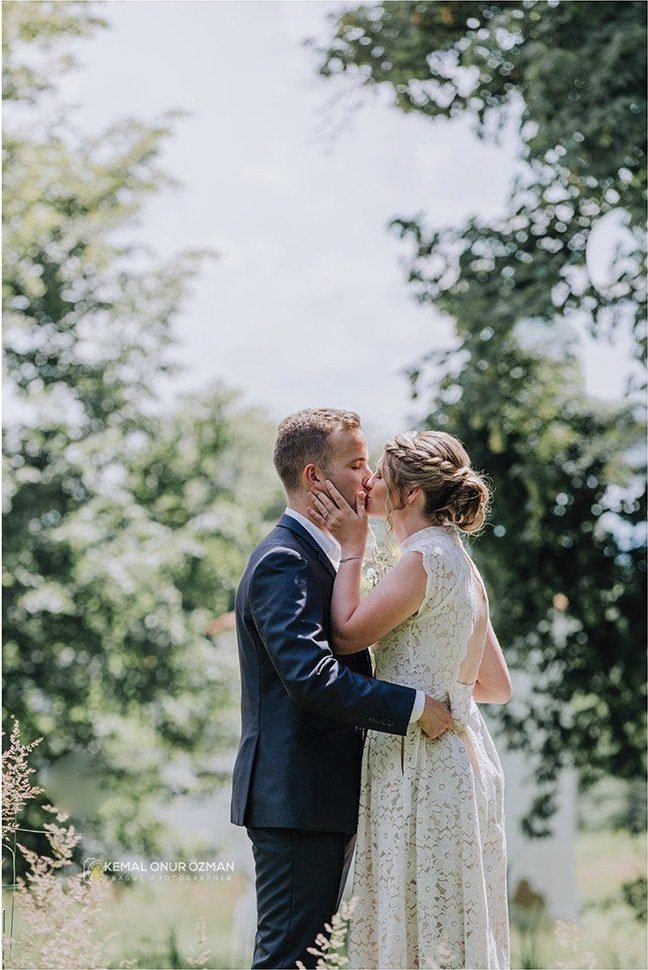 Prague Wedding Planner – Weddings, Elopements & Proposals in Prague 3 Bride and groom kissing in a sunlit forest